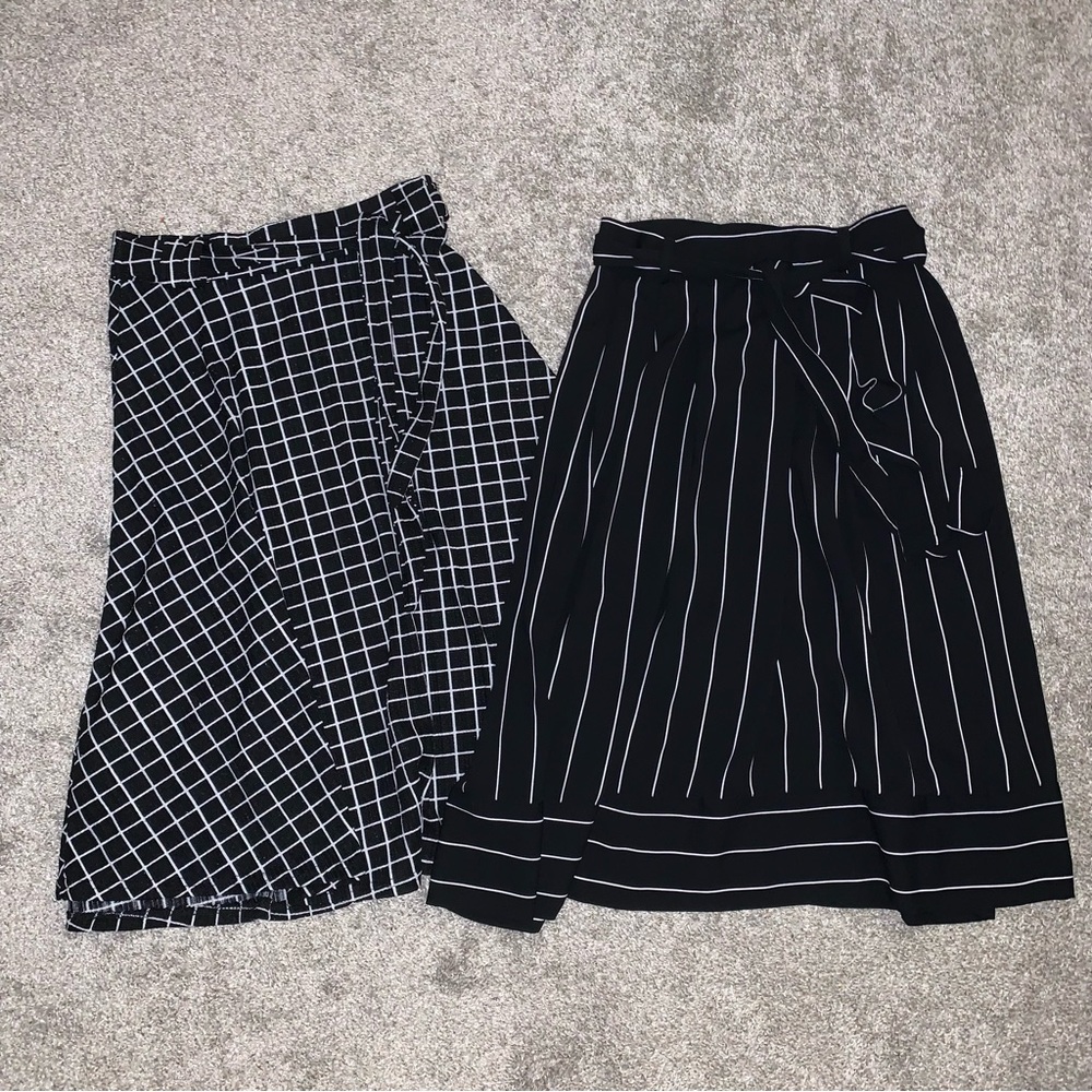 💕 SALE 💕 Banana Republic Black and White Geometric Midi Skirts